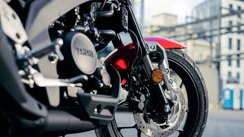 Yamaha пуска новия си лек градски мотоциклет СНИМКИ