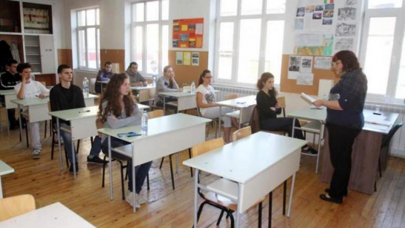 15 000 квестори пазят на матурата, само двама пропускат изпита по български