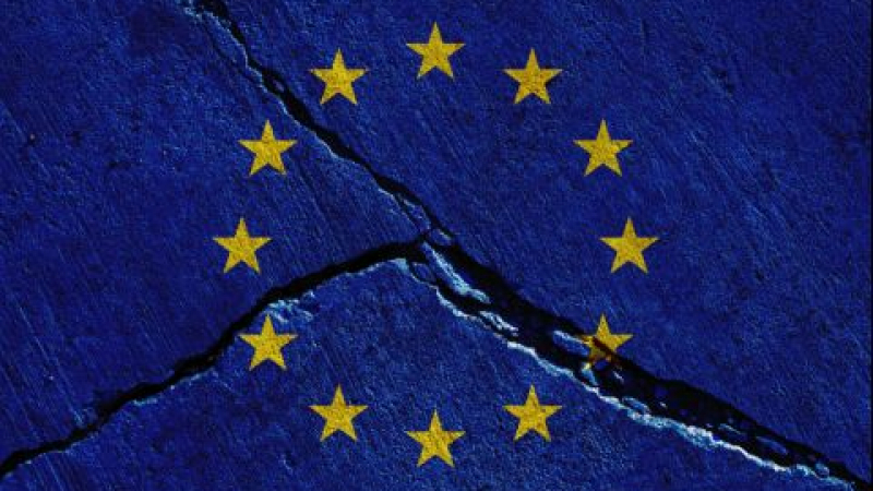 Европа е изправена пред политическа криза