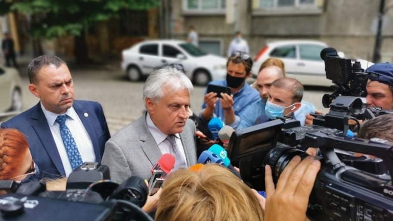 Първо в БЛИЦ! Рашков продължава да "реже" глави, ето какво се случва в Пловдив СНИМКА