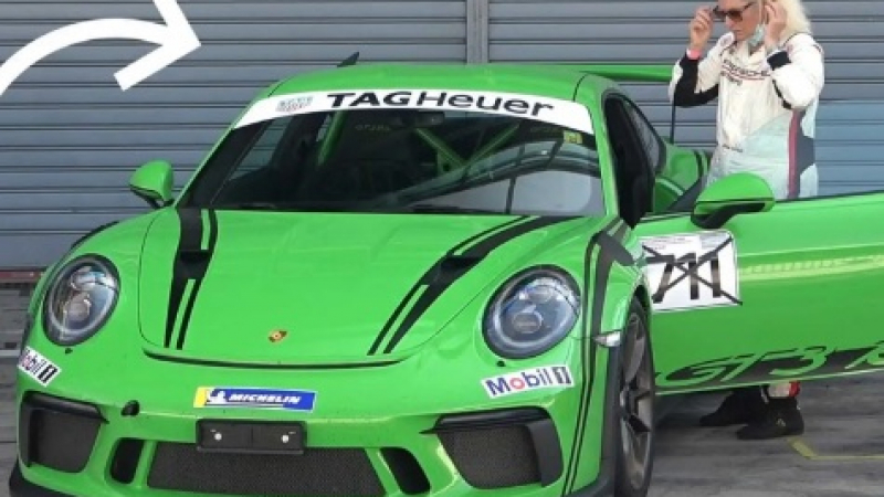 Смайващо ВИДЕО: Пенсионерка подкара бясно Porsche 911 GT3 RS