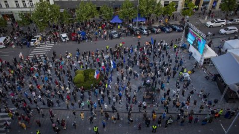 Хиляди на протест в Чехия