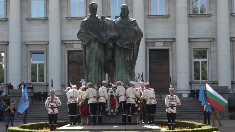 Премиер и президент отдават почит към светите братя Кирил и Методий НА ЖИВО
