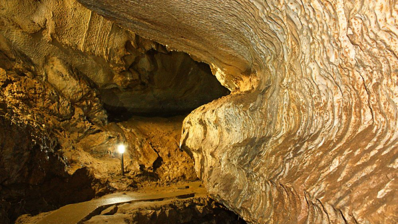 Среднощен екшън край Ягодинската пещера с руски туристки