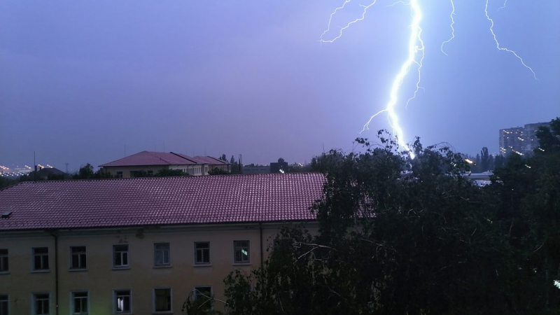 Meteo Balkans показа кошмарна КАРТА и предупреди за мощни процеси, в София небето се разцепи и...