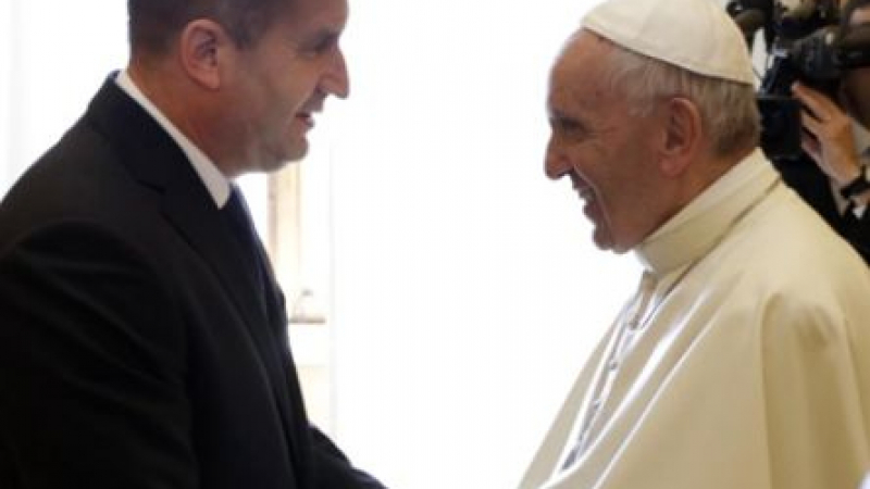 Радев излезе от среща с папа Франциск и заговори за дявола, влизащ в човека през джоба му 