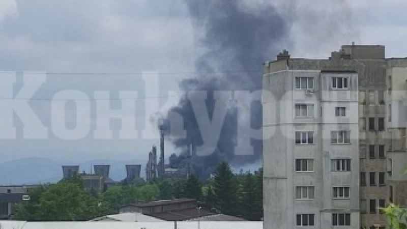 Голям пожар в бивш завод във Враца 