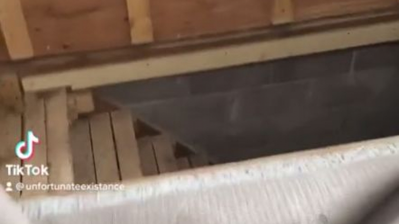 Жена откри зловещо мазе в дома си, надникна в него и се изнесе 