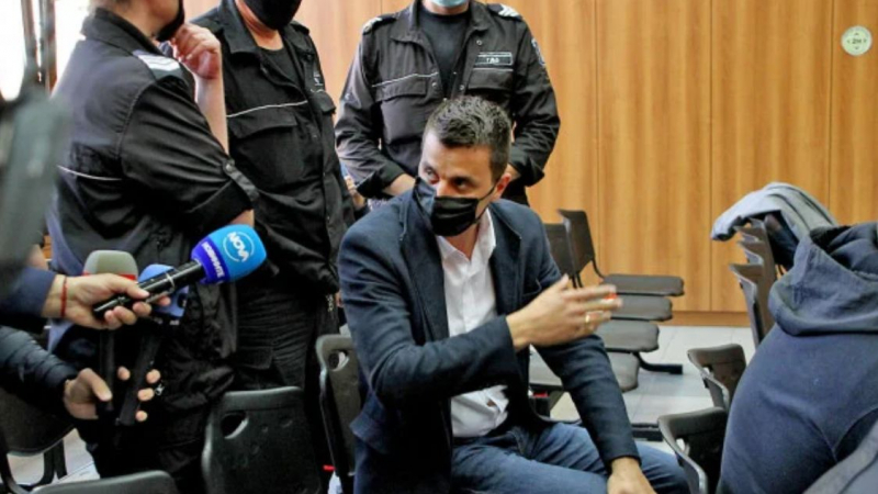 Съшит ли е с бели конци скандалът с арестуваните ченгета и борци в Пловдив