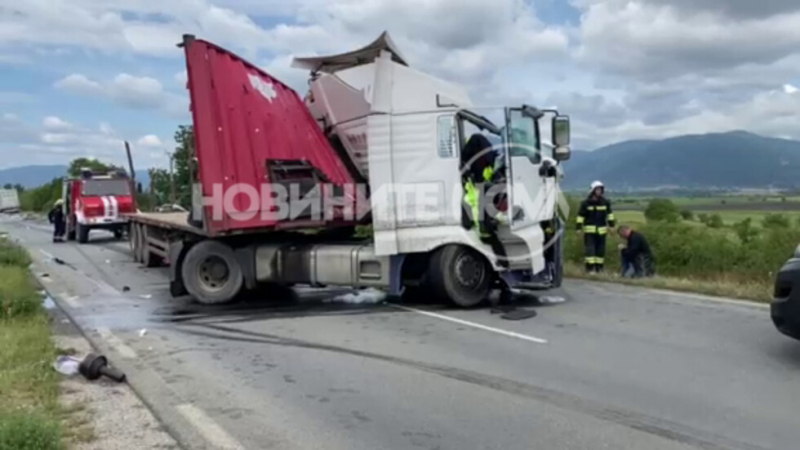 Зверска катастрофа затвори Подбалканския път