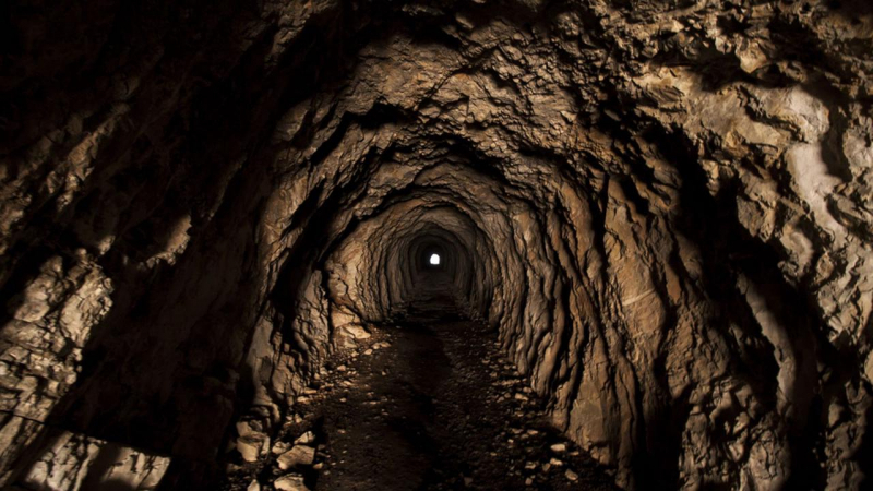 Семейство откри огромна пещера под къщата си и цената на имота скочи до небесата ВИДЕО