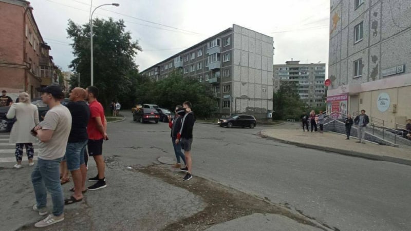 Стрелба в Екатеринбург! Има ранени, тече евакуация ВИДЕО