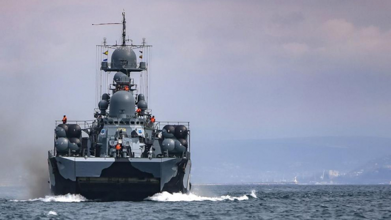 Зрелищно ВИДЕО: Най-големият кораб на иранския военен флот потъна 