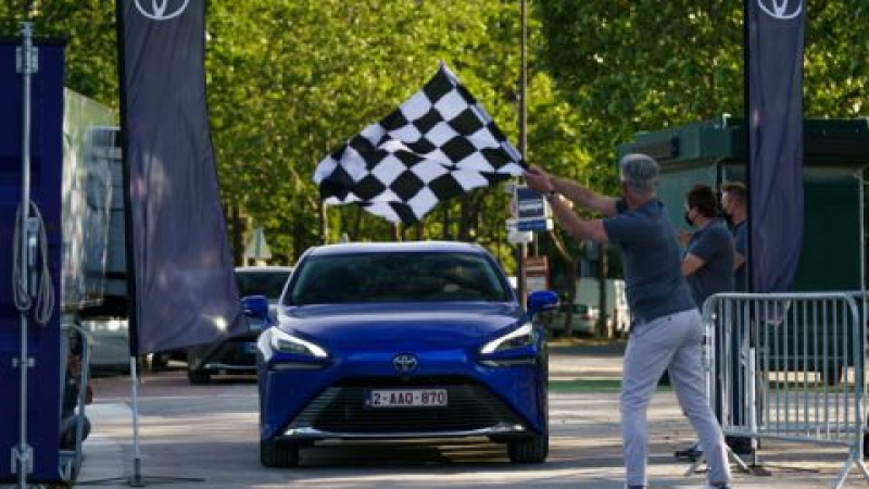 Toyota Mirai постави световен рекорд: 1000 км пробег с едно зареждане ВИДЕО