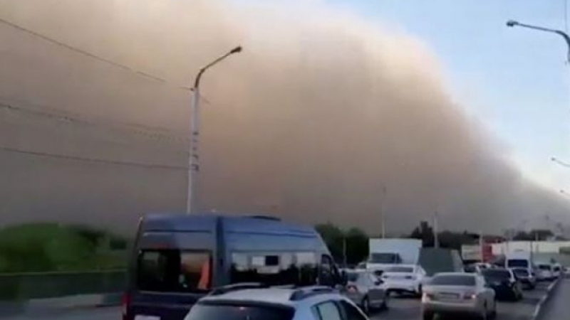 Мощна пясъчна буря удари Южна Русия ВИДЕО 