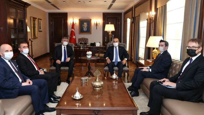 Карадайъ на посещение в Турция за среща с Ердоган, вече разговаря с Чавушоглу