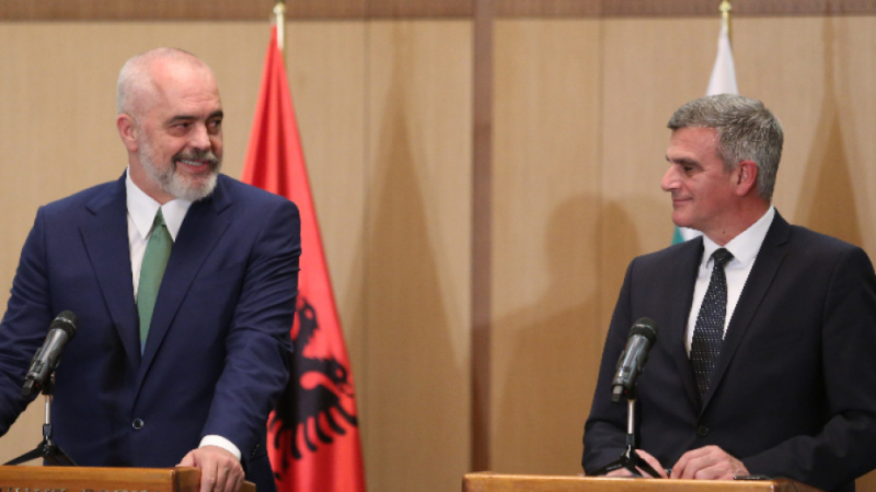 Премиерите на България и Албания обсъдиха казуса между София и Скопие 