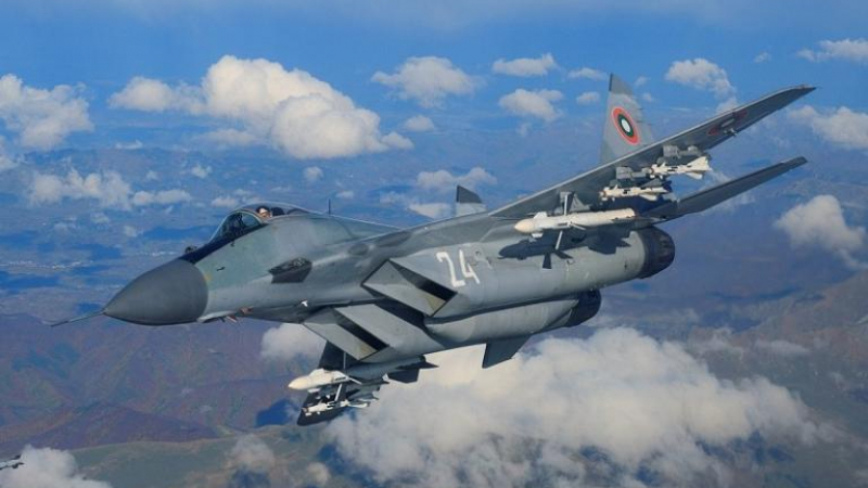 Боеприпас ли е причинил трагичния инцидент с МиГ-29 над Черно море  
