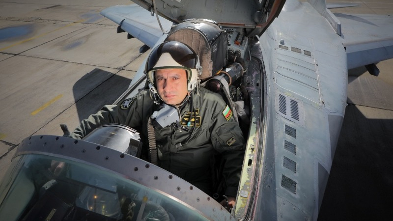 Командирът на авиобаза "Граф Игнатиев" проговори за последните минути живот на пилота Валентин Терзиев 