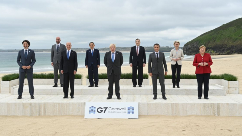 Срещата на върха на Г-7 започна с обща СНИМКА, било "като на сватба" ВИДЕО  