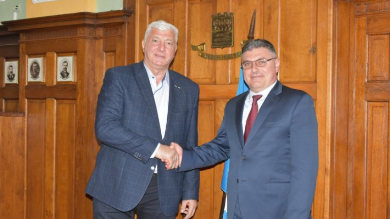 Здравко Димитров и Министър Панайотов обсъдиха преместването на музея на авиацията в Пловдив