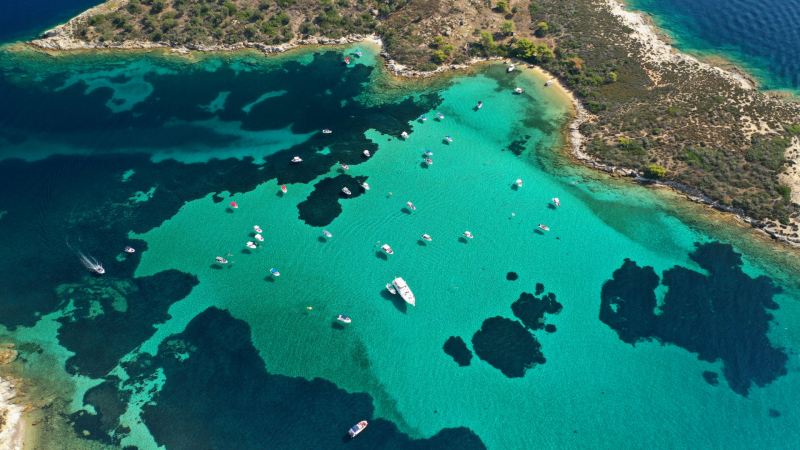 Екзотичният гръцки остров с топло море през цялата година