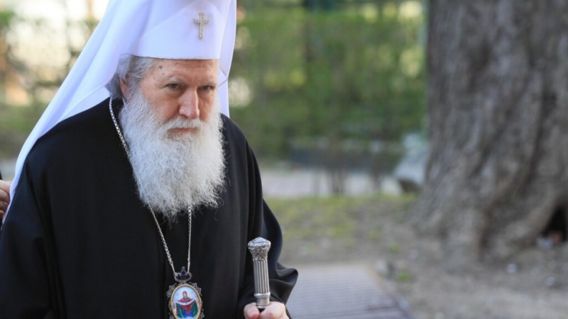 Патриарх Неофит приет в болница