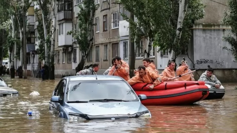 Страховито: Бедствие, невиждано от 100 г., потопи най-елитния руски курорт на Черно море ВИДЕО