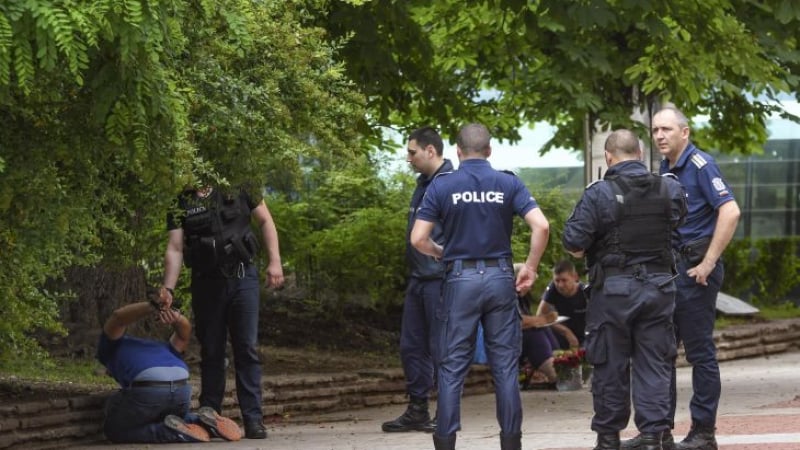 Закопчаха служител на бургаската полиция с наркотици 