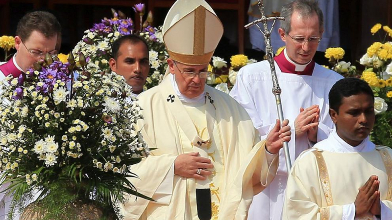 Спайдърмен се появи на аудиенция при папата, причината е смайваща