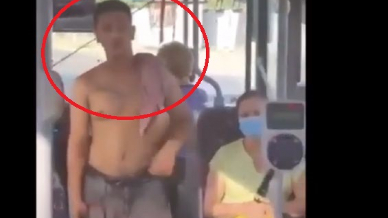 Грозна случка с гол циганин в пловдивски автобус ВИДЕО 18+