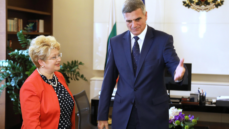 Стефан Янев проведе среща с посланика на Румъния Бръндуша Предеску