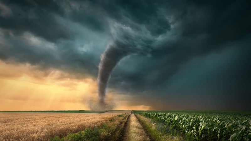 Експерти обясниха дали да очакваме торнадо и в България ВИДЕО