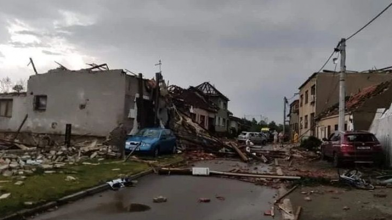 Опашката на чешкото торнадо удари България! Щетите са огромни ВИДЕО