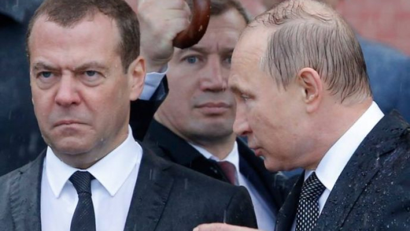 Защо Путин се отрече от Медведев и го изключи от листата