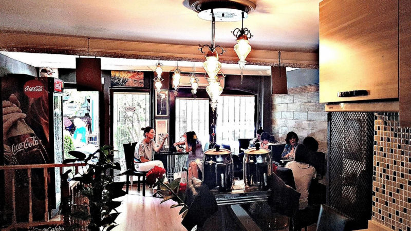 Невероятно, но факт: Кафене на име "Баба Ванга" има в Истанбул СНИМКИ