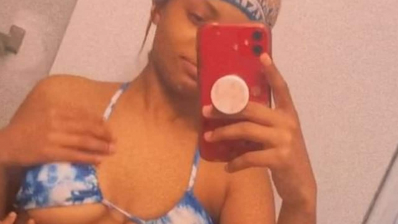 Дъщеря засрами майка си заради разголено селфи и разсмя интернет ВИДЕО 18+