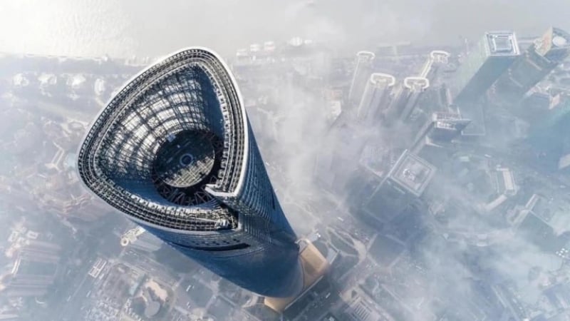 Китайско чудо: Най-високият хотел в света отвори врати в Шанхай