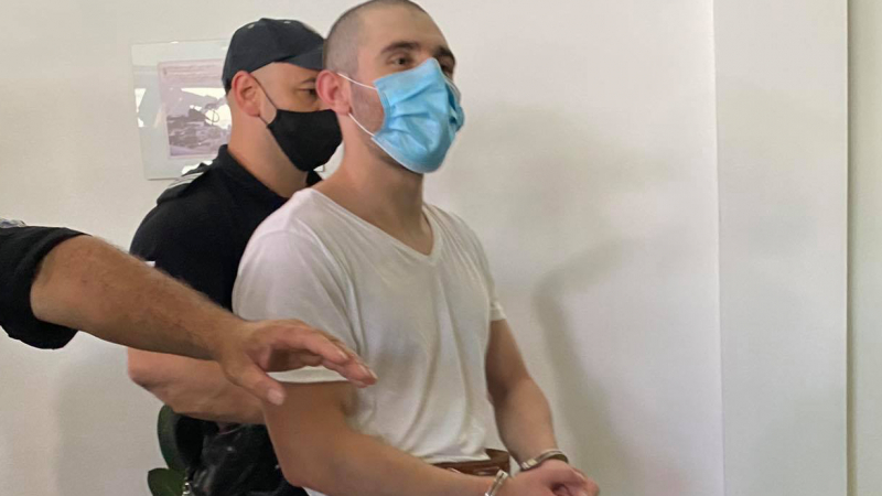 Бруталният психопат Кокинов, клал ученичка в Бургас, с невиждани циркове в съда 