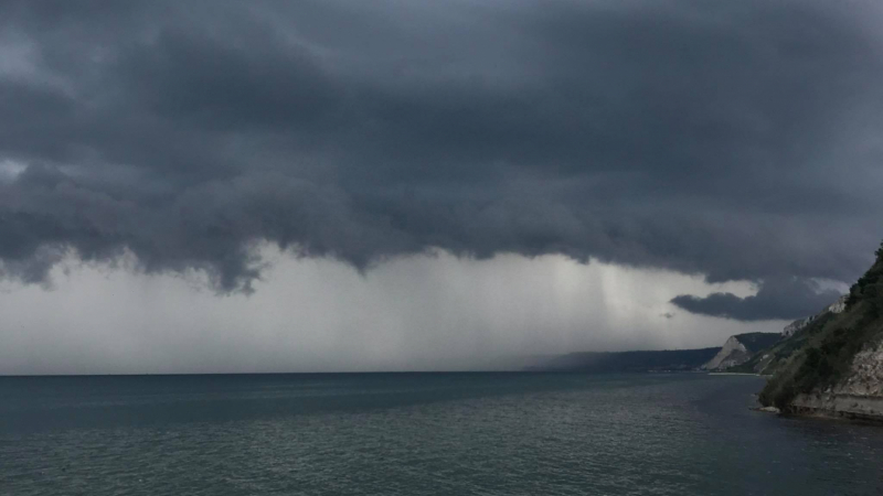 Пак мощна буря удря България, ето къде СНИМКИ
