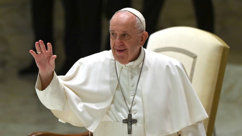 Папа Франциск се подложи на операция