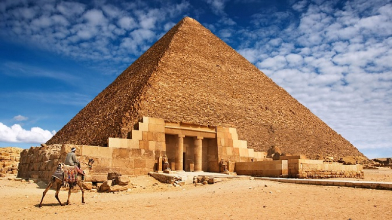 Известен уфолог: В Хеопсовата пирамида е скрит извънземен артефакт