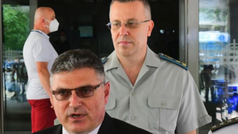 Военният министър с чистка в "Терем", служителите остават без заплати