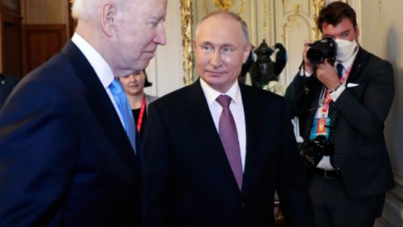 Байдън и Путин провели мистериозен разговор