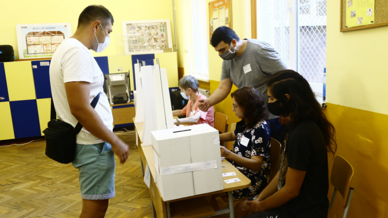 Избори 3 в 1 в Благоевградско, гласува се и в отделна стая