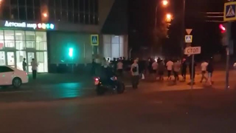 Повече от сто мигранти си устроиха масов бой в Москва ВИДЕО