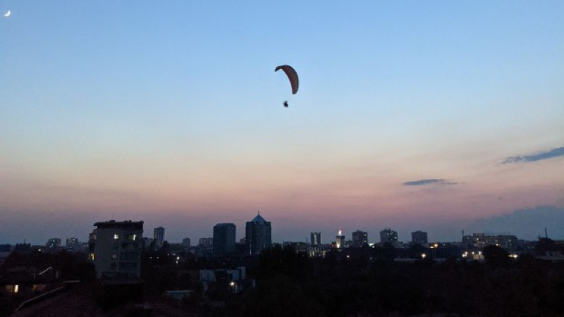 Парапланерист вбеси пловдивчанин: Кой му позволява...