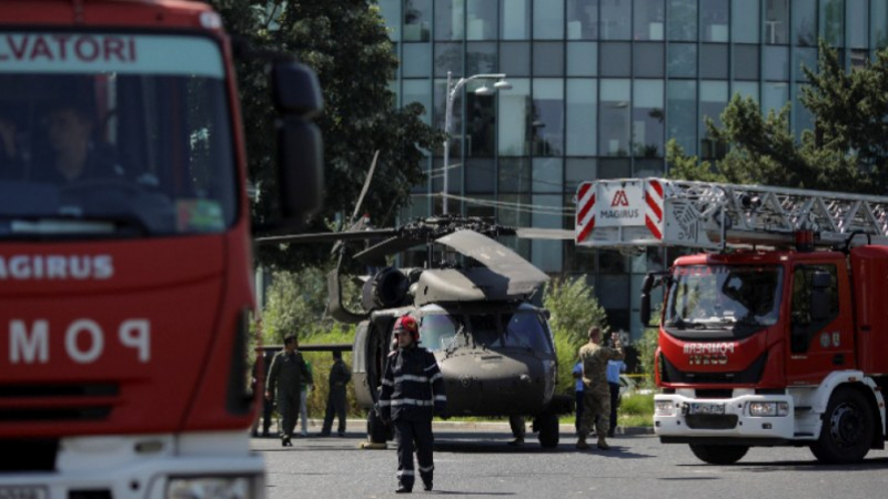 Екшън: Американски хеликоптер се приземи извънредно на улица в Букурещ ВИДЕО