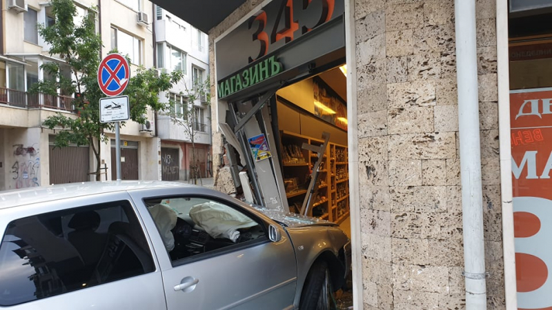 Първи версии за ужаса с врязала се кола в магазин в София