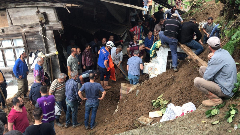 Ужас и в Турция! Адски порои взеха жертви в черноморска провинция ВИДЕО